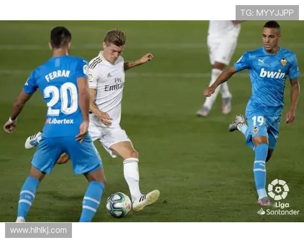 皇马球迷坐瓦伦看台遭辱吐口水